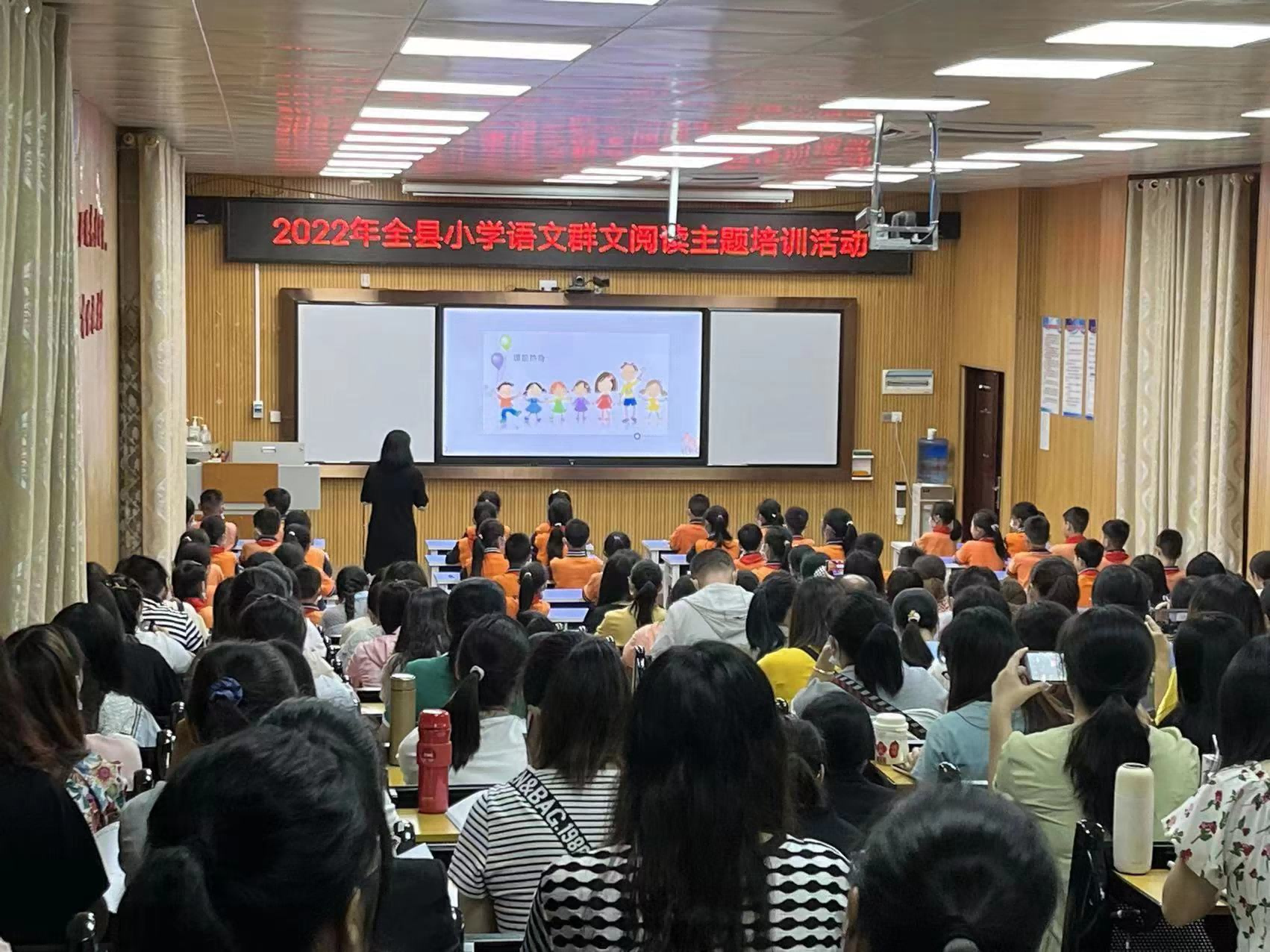 广西壮族自治区百色市隆林各族自治县小学及中学语文群文阅读培训活动顺利开展