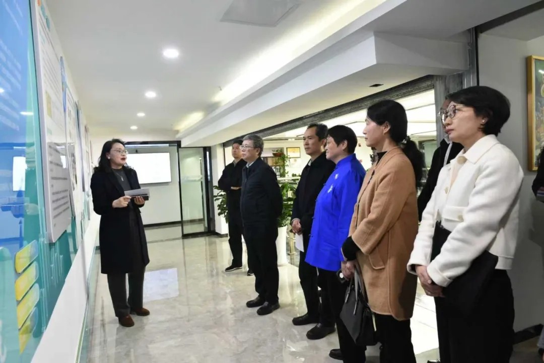 市政协社会科学界委员赴两江新区调研